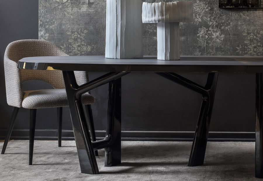 Claude Cartier décoration et architecte d'intérieur à Lyon. Chaise Luna PERROUIN