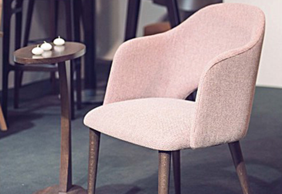 Claude Cartier décoration et architecte d'intérieur à Lyon. Chaise Luna PERROUIN