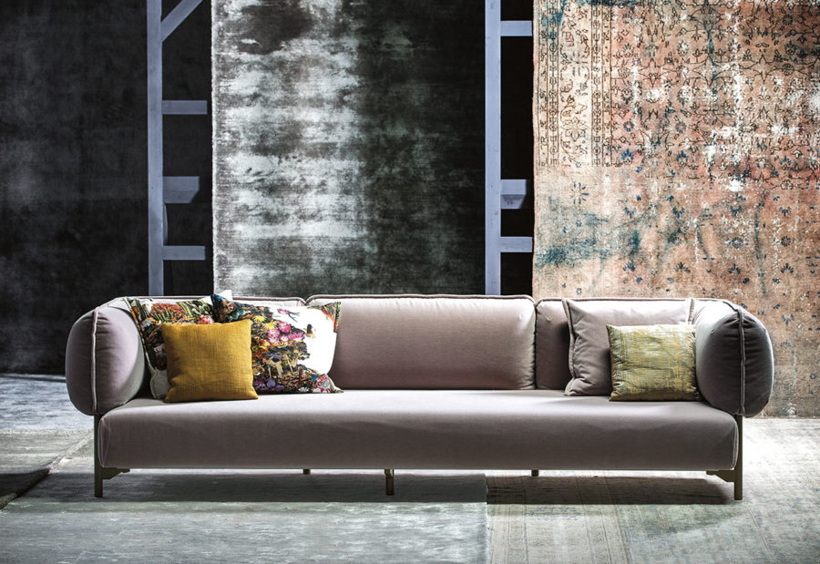 Collection canapés TENDER de la marque MOROSO à découvrir chez Claude Cartier Décoration Lyon