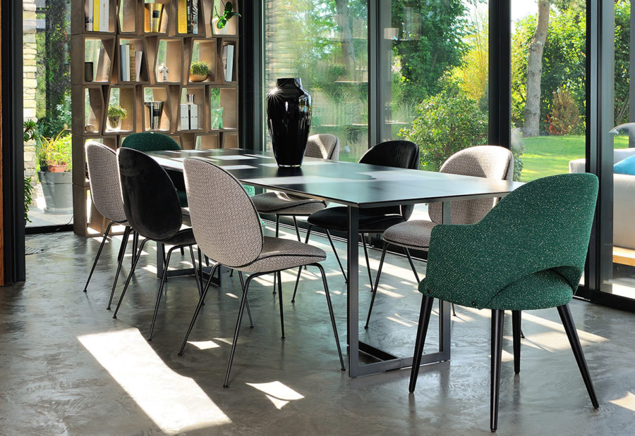 Collection Claude Cartier décoration architecte d'intérieur à Lyon. Table de repas Metal Table YDF